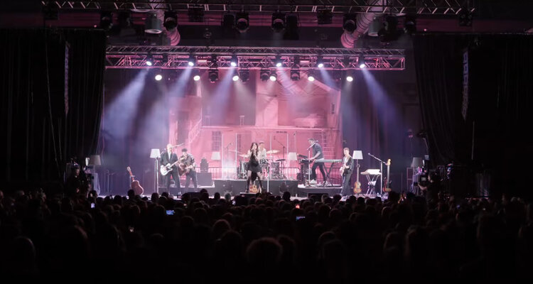 Madeline Juno - Waldbrand (Live) Musikvideo