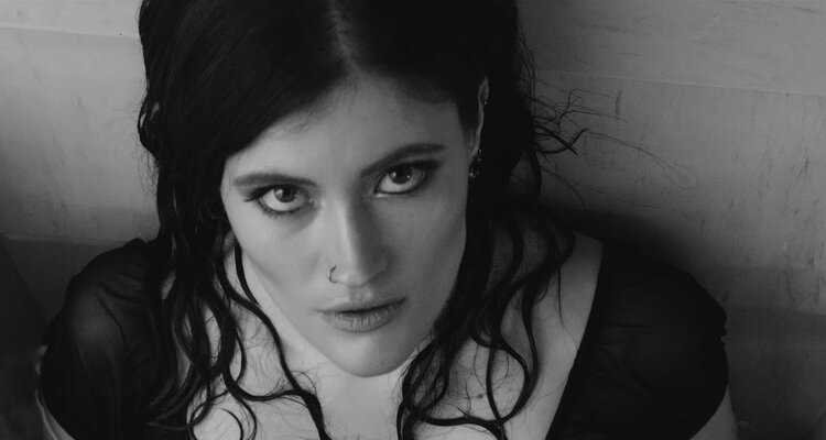 Madeline Juno - Murphy's Law Musikvideo