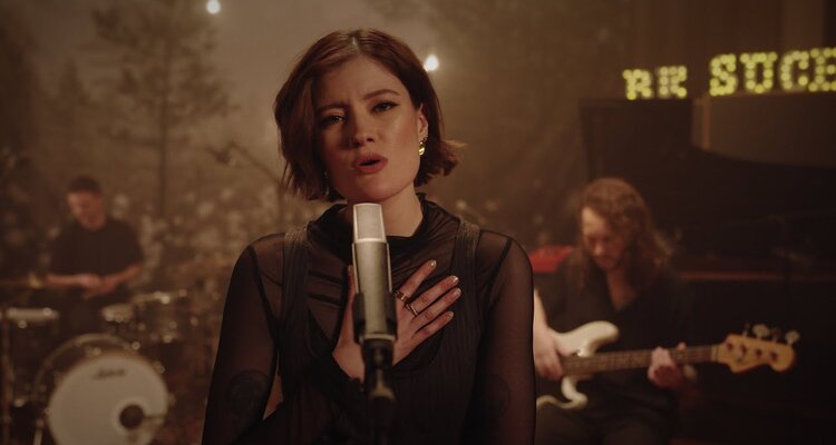 Madeline Juno - Gewissenlos (Akustik) Musikvideo